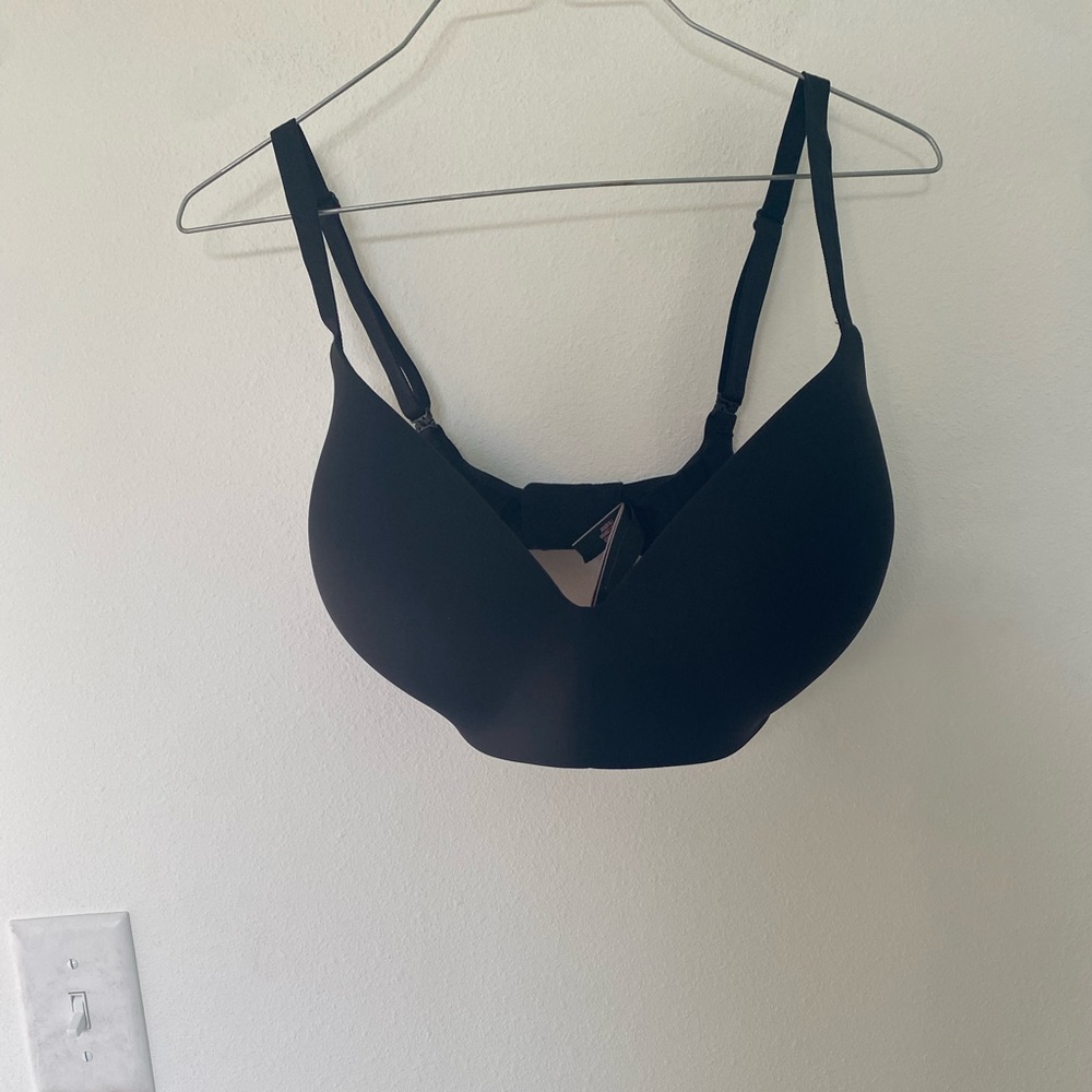 Victoria Secret black t-shirt lightly lined wireless bra size 36DDD